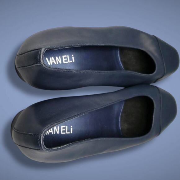 NWOT Women's Size 10 VANELI Navy Blue Leather Cap Toe Low Heel Shoes - Picture 3 of 6